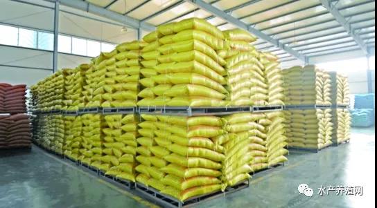 2、投資多少我想辦個(gè)年產(chǎn)10萬噸的牛羊飼料廠